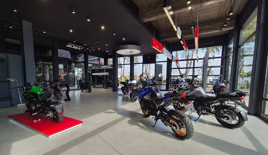 QJMOTOR Apertura Nuevo concesionario Pque Leloir -2