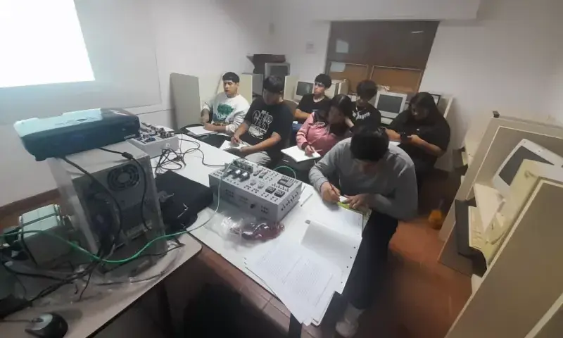 20988-nuevo-laboratorio-de-automatizacion-robotica-e-industrial