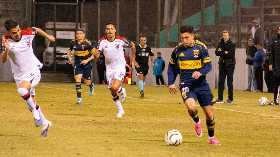 21504-triunfo-de-boca-juniors-sobre-atletico-paranaense-de-brasil-en-salta