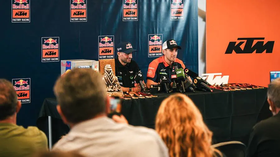 Luciano y Kevin Benavides conferencia de prensa en KTM Argentina -1