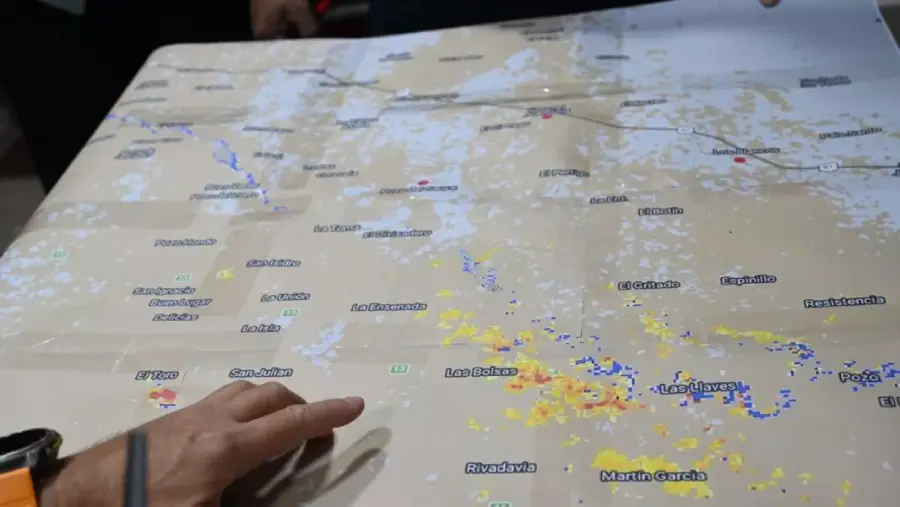 18720-saenz-superviso-el-operativo-integral-de-asistencia-aerea-terrestre-y-fluvial-por-la-crecida-del-rio-bermejo