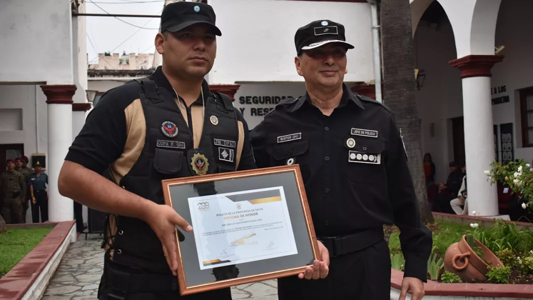 100750-policias-recibieron-reconocimientos-por-actos-meritorios