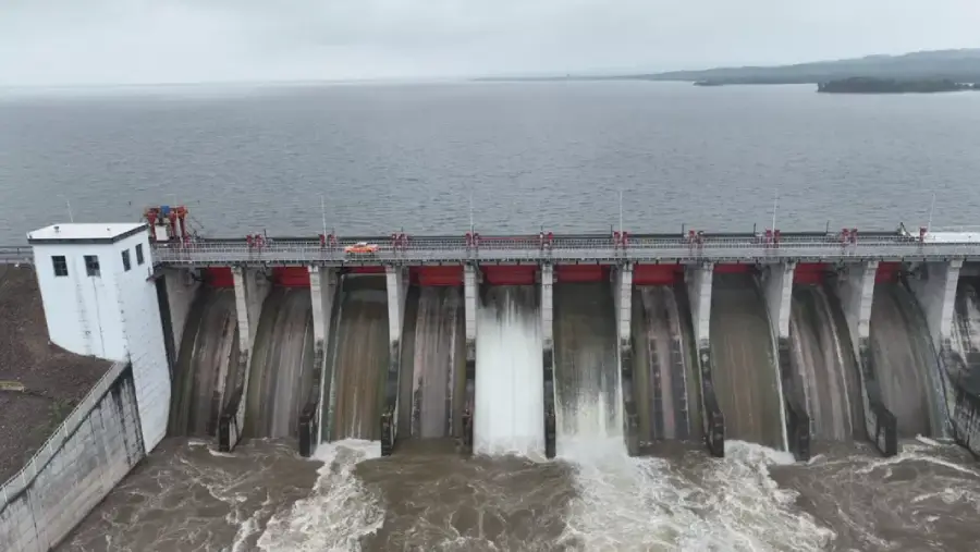 106215-defensa-civil-monitorea-la-apertura-de-las-compuertas-del-dique-el-tunal
