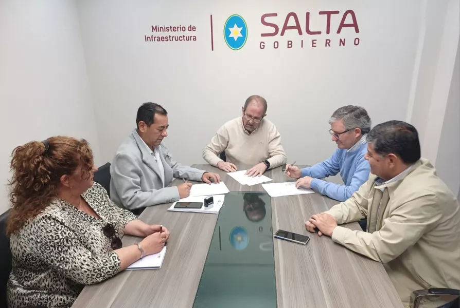 19336-los-municipios-de-la-vinia-y-coronel-moldes-firmaron-convenios-para-ejecutar-obras-publicas