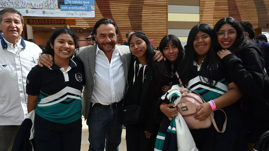 19673-saenz-inauguro-expofuturo-2025-que-orientara-el-camino-academico-de-casi-50-mil-de-alumnos