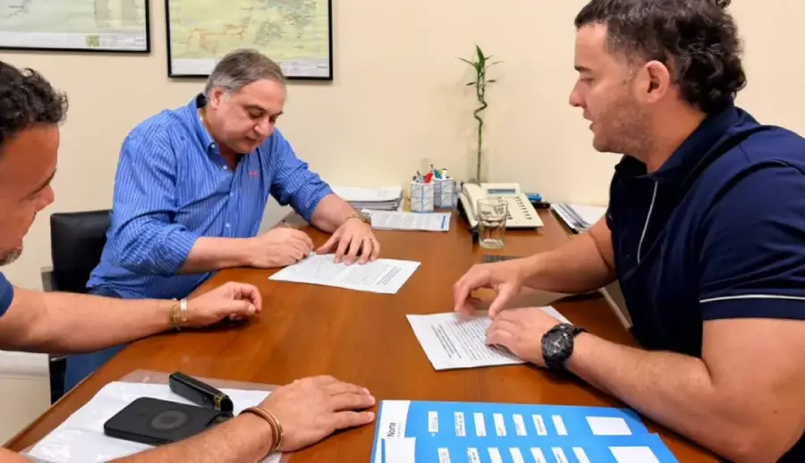 105866-aguas-del-norte-firmo-un-convenio-con-pichanal-para-continuar-obras-de-saneamiento