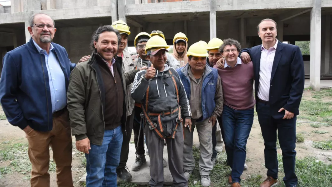 17068-saenz-superviso-el-avance-de-dos-obras-clave-en-guemes-la-nueva-terminal-de-omnibus-y-la-tecnica-tesla-20250428163656