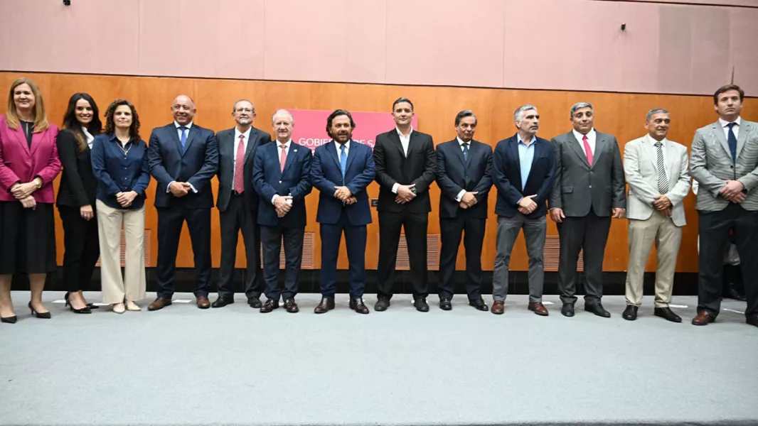 105465-saltenios-tengan-la-certeza-que-salta-es-y-sera-la-perla-del-norte-argentino-afirmo-saenz-en-la-asuncion-del-nuevo-gabinete-20251215231229