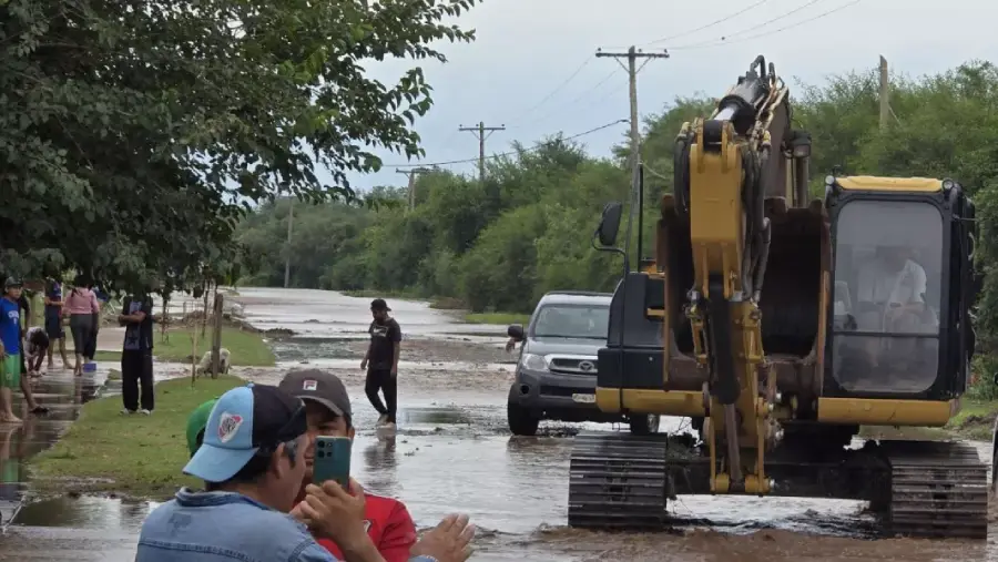 17580-el-gobierno-provincial-asiste-a-familias-de-el-galpon-ante-la-emergencia-por-intensas-lluvias
