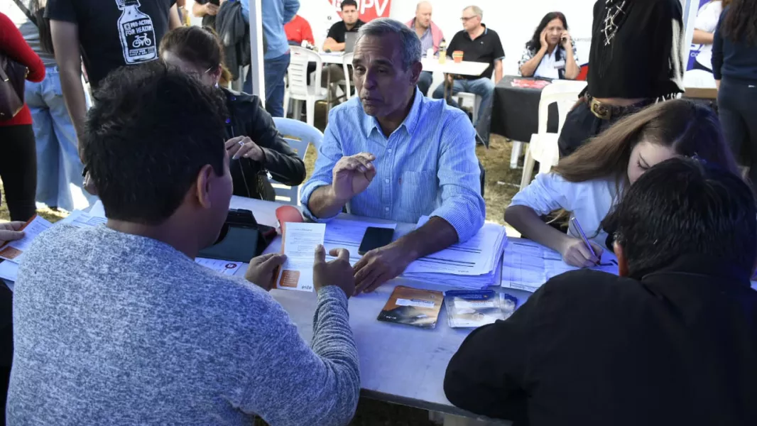 11849-el-gobernador-saenz-en-nueva-edicion-de-la-muni-en-tu-barrio