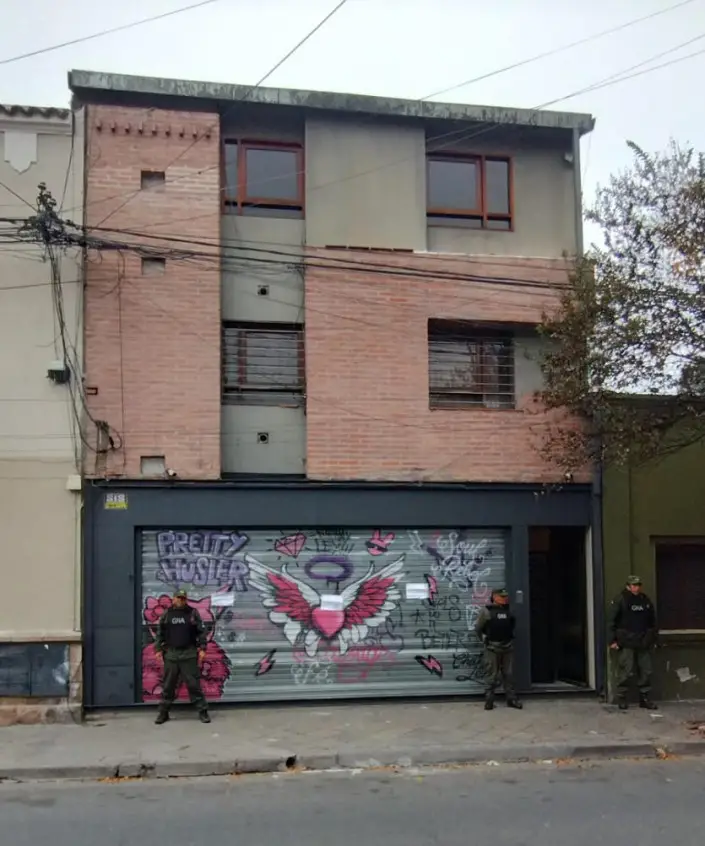 mas_de_352_millones_de_pesos_12_vehiculos_de_alta_gama_y_mercaderia_de_contrabando_fueron_decomisados_tras_seis_registros_de_locales_comerciales_6 (1)