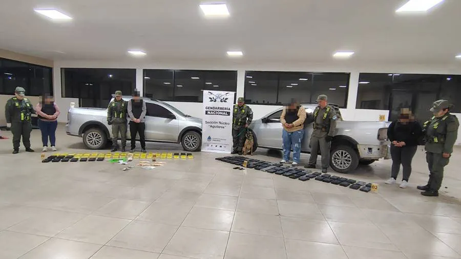 detectan_que_dos_camionetas_que_viajaban_juntas_estaban_cargadas_con_106_kilos_de_cocaina_6