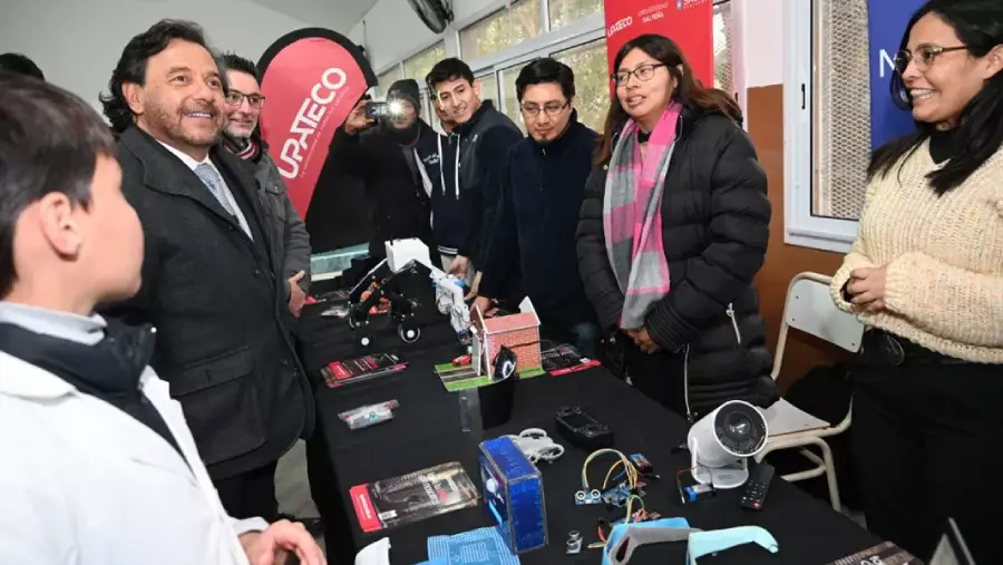 23925-saenz-acompanio-a-mas-de-300-alumnos-primarios-de-la-caldera-y-vaqueros-en-la-muestra-de-robotica