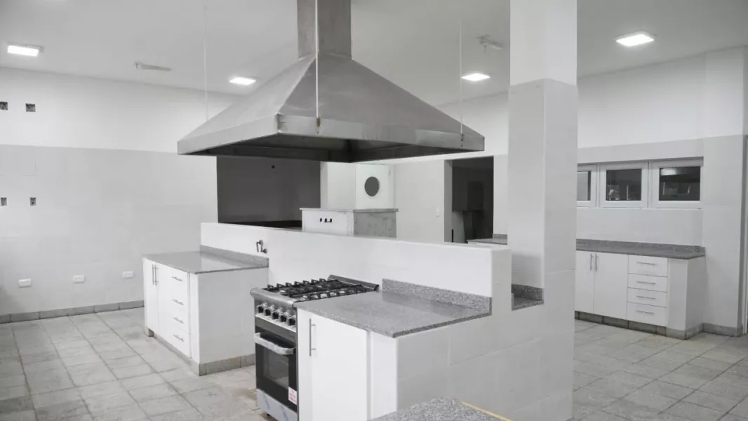 12020-en-metan-se-construye-la-primera-terapia-intensiva-neonatal-del-sur-provincial-saenz-superviso-el-final-de-obras-en-el-hospital