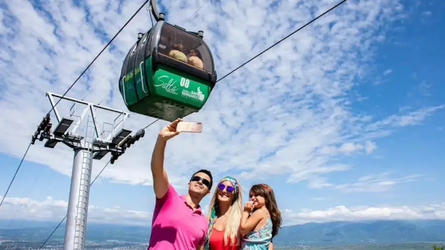 106533-mas-de-80000-personas-visitaron-el-teleferico-san-bernardo-y-aladelta-durante-el-verano