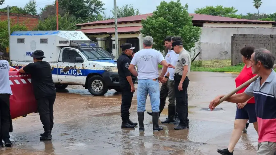 17578-asistencia-de-seguridad-a-personas-afectadas-por-el-temporal-en-el-departamento-metan