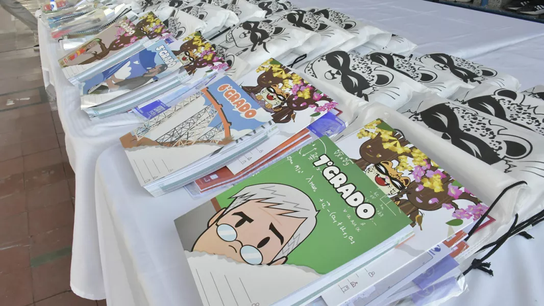 16614-gustavo-saenz-inicio-la-entrega-en-salta-de-mas-de-185000-manuales-y-mas-de-265000-kits-escolares