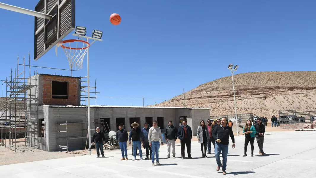 19888-saenz-en-la-puna-obras-de-agua-para-600-familias-35-viviendas-y-espacio-deportivo-en-san-antonio-de-los-cobres