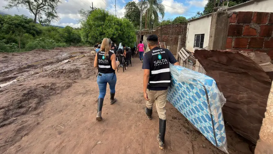 105904-desarrollo-social-asistio-a-mas-de-100-familias-afectadas-por-las-intensas-lluvias-en-11-municipios