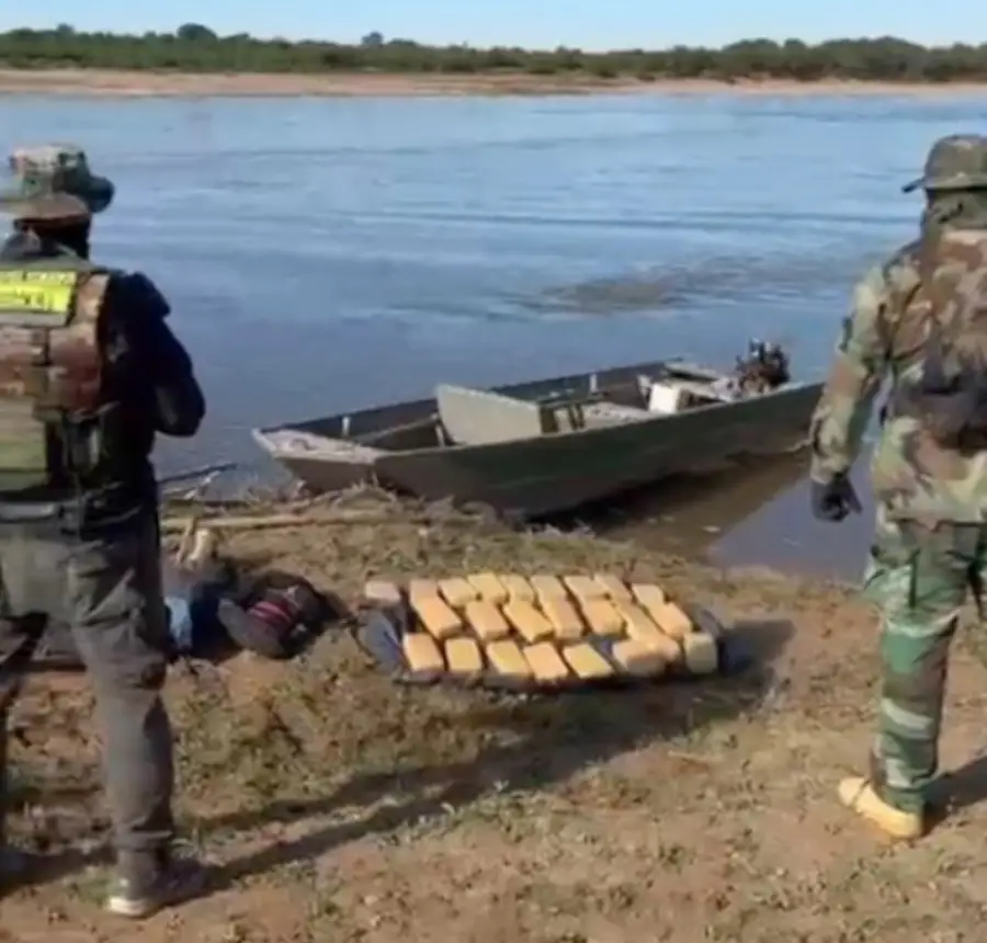 _intentaron_ingresar_al_territorio_nacional_con_una_embarcacion_cargada_con_25_kilos_de_cocaina_1