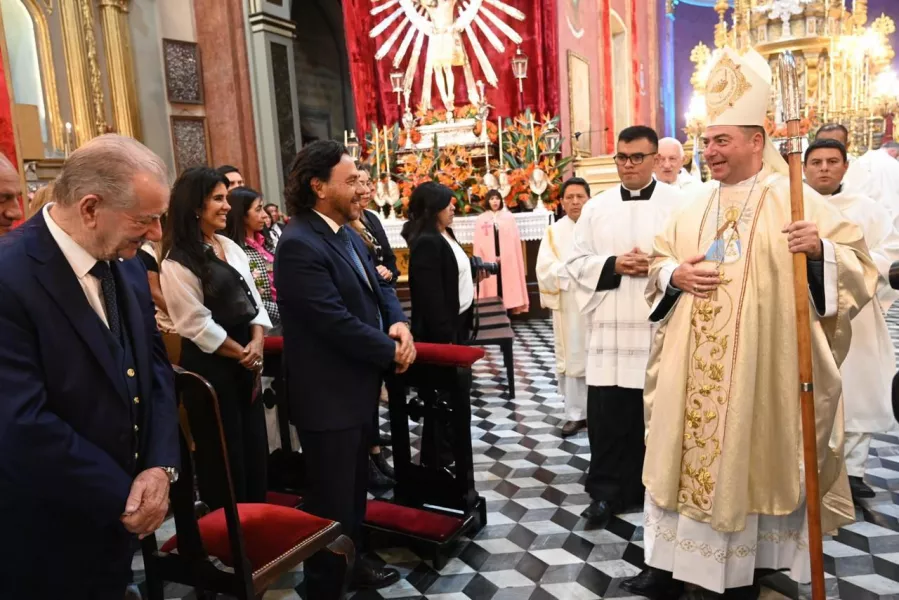 103850-el-gobernador-saenz-participo-del-primer-dia-del-triduo-del-milagro