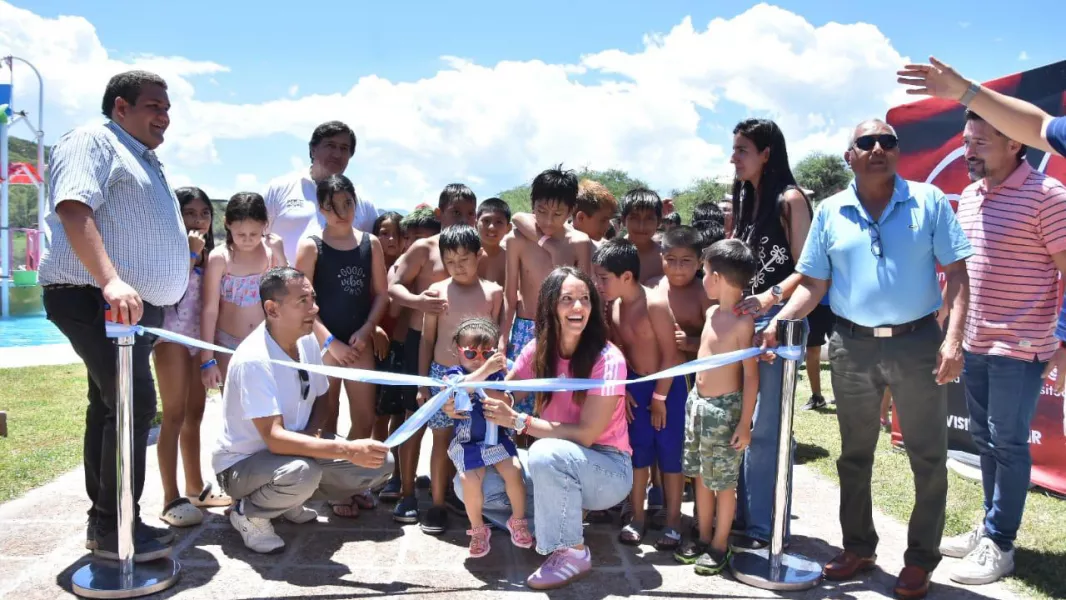 105692-con-gran-concurrencia-quedo-inaugurada-la-temporada-de-verano-en-el-parque-acuatico-el-prestamo
