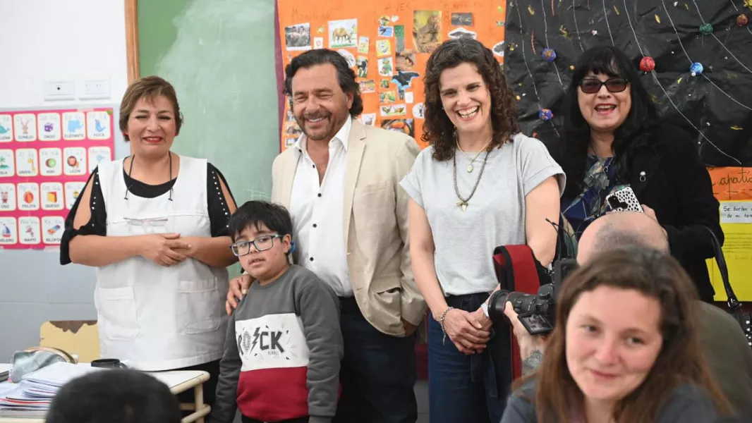 19470-el-gobernador-saenz-visito-a-la-comunidad-educativa-de-la-escuela-joaquin-castellanos