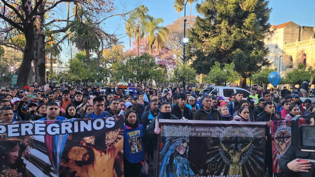 14505-mas-de-3-mil-fieles-participaron-de-la-peregrinacion-azul-por-el-milagro-2025