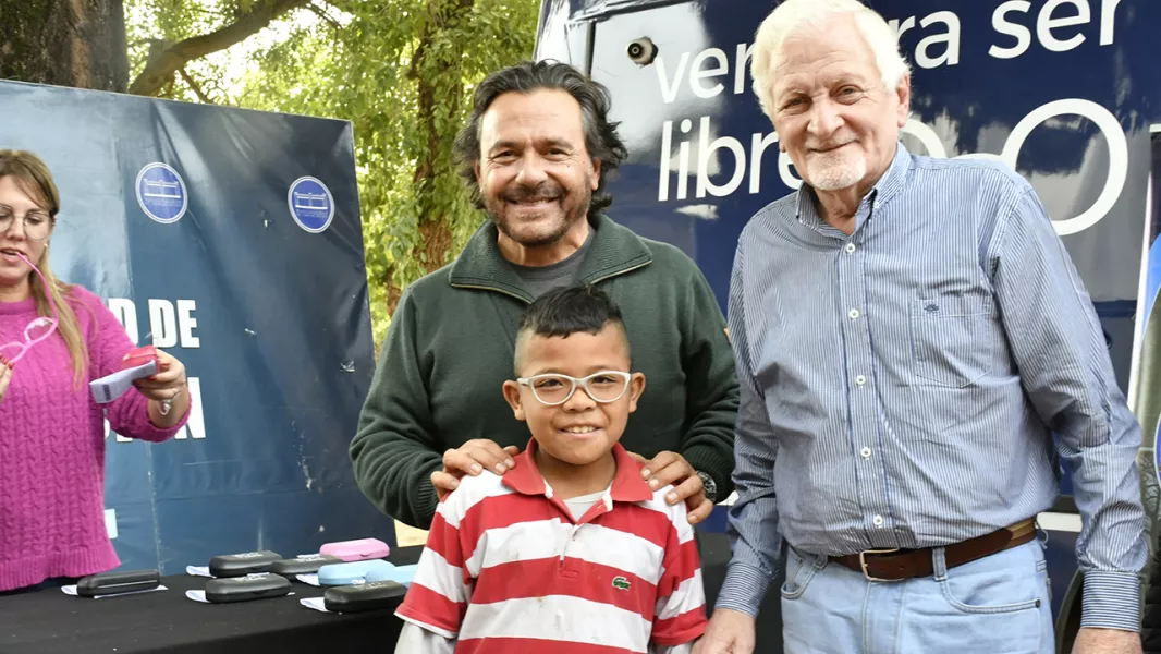 17917-mas-de-200-ninios-del-departamento-san-martin-recibieron-sus-anteojos-gratis-por-el-programa-ver-para-ser-libres