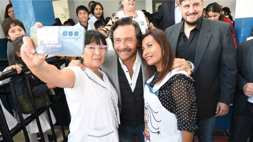 16612-gustavo-saenz-inicio-la-entrega-en-salta-de-mas-de-185000-manuales-y-mas-de-265000-kits-escolares