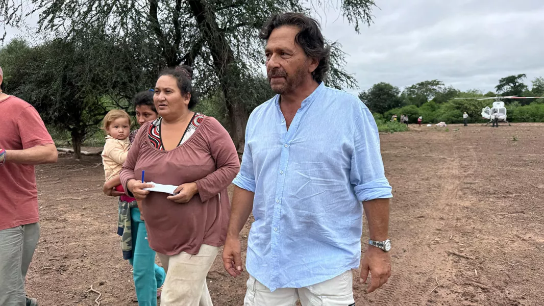 100796-gustavo-saenz-coordino-en-territorio-la-asistencia-aerea-a-comunidades-afectadas-por-la-crecida-del-rio-bermejo-20250327001626