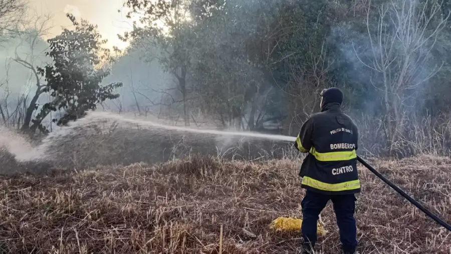 24108-el-gobierno-de-la-provincia-continua-con-el-amplio-operativo-por-incendios-de-pastizales