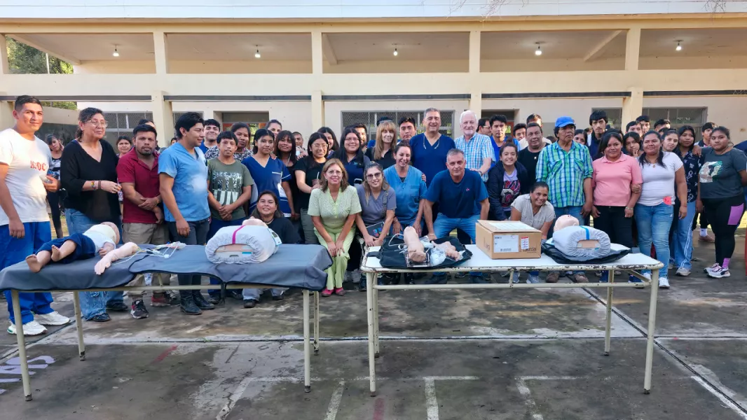 16608-salud-publica-fortalece-la-atencion-en-mision-carboncito-con-la-entrega-de-una-ambulancia
