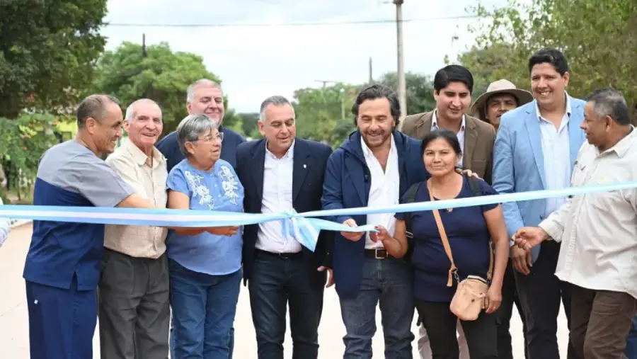 22619-en-apolinario-saravia-el-gobernador-encabezo-la-entrega-de-40-viviendas-reactivadas-con-fondos-provinciales