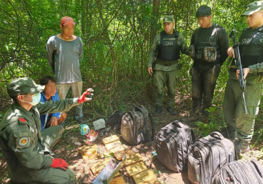 detectan_61_kilos_de_cocaina_y_armas_de_fuego_durante_un_patrullaje_rural_4