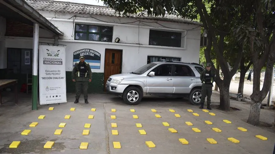 encontraron_46_kilos_de_cocaina_en_el_paragolpes_y_guardabarros_de_un_vehiculo_2