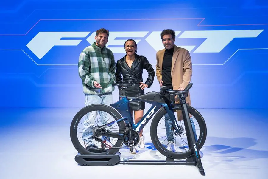 Presentación en Argentina FELT Bicycles - el comediante Federico Cyrulnik_ la triatleta Yanina Minaglia_ y el actor Nicolás Cabré