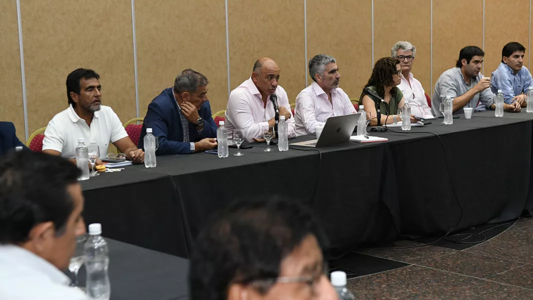 105279-luego-de-la-aprobacion-del-presupuesto-2026-se-reanudaron-las-paritarias-en-salta
