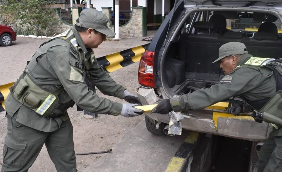encontraron_46_kilos_de_cocaina_en_el_paragolpes_y_guardabarros_de_un_vehiculo