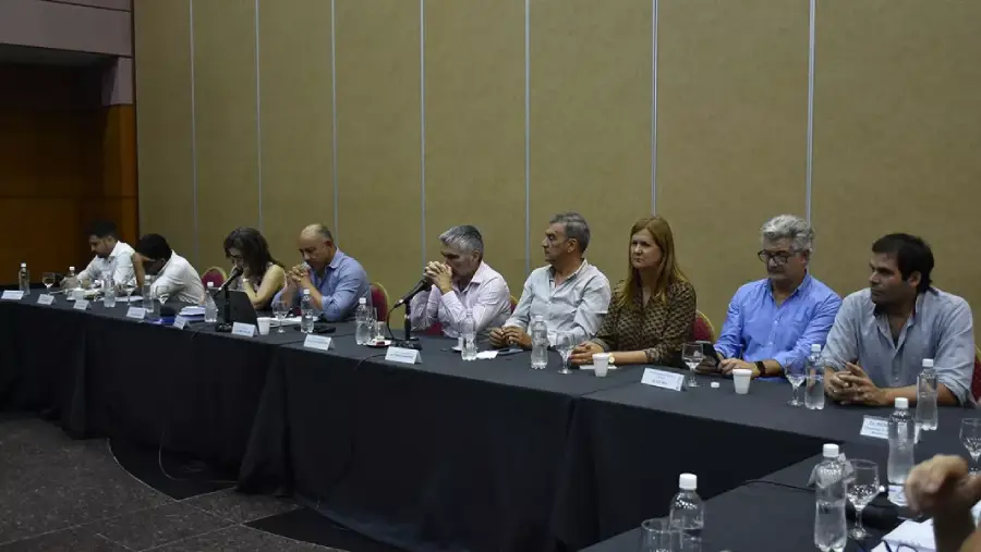 21925-el-gobierno-provincial-reabrio-las-negociaciones-paritarias-2026-20260212204222