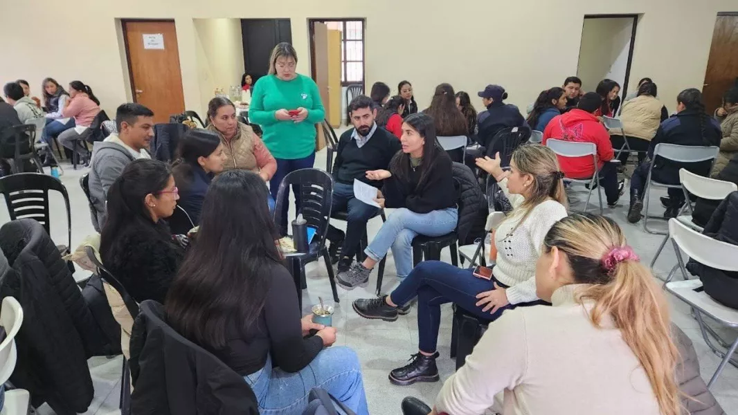 12382-derechos-humanos-brindo-capacitacion-con-puntaje-docente-en-general-ballivian