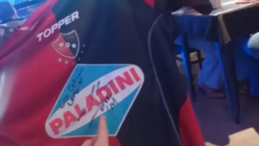 la-camiseta-de-newells-que-se-robaron-de-un-museo-foto-instagram-elmesdeldiego-6R254GXIUBFHLOABOYPZLGK5IU