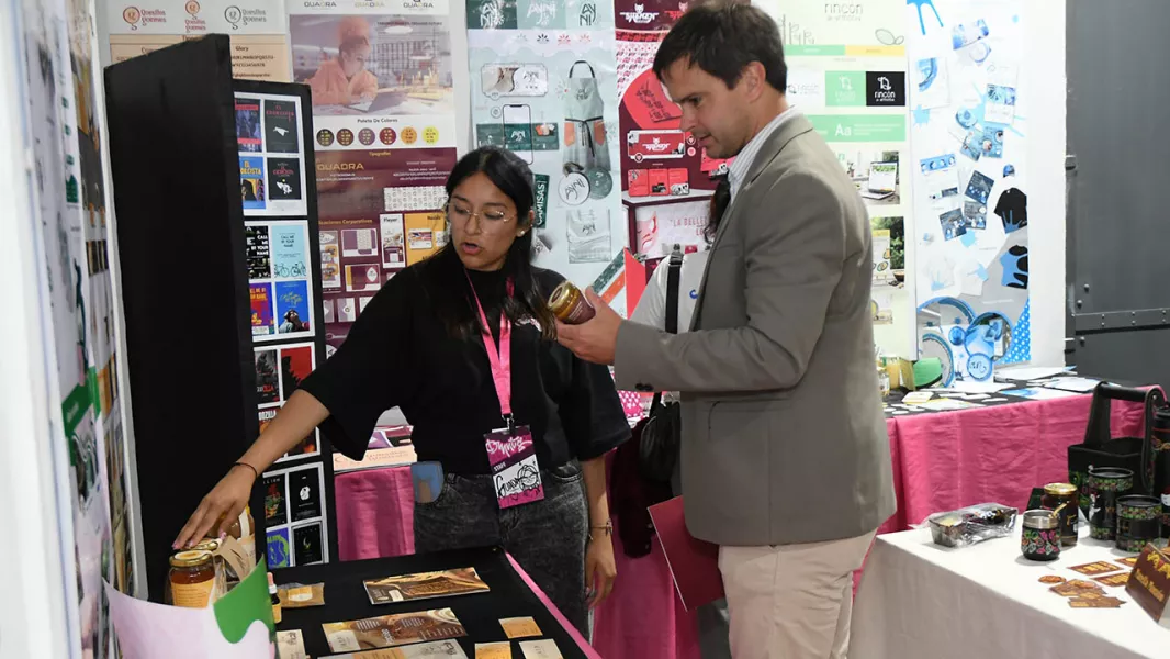 104493-creatividad-y-desarrollo-estudiantes-saltenios-diseniaron-las-marcas-de-15-emprendimientos