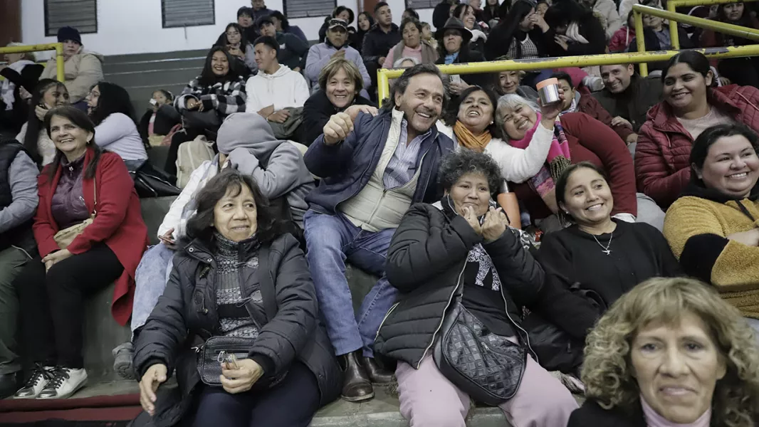 102303-el-gobernador-saenz-compartio-en-el-microestadio-delmi-la-celebracion-por-los-60-anios-de-hirpace