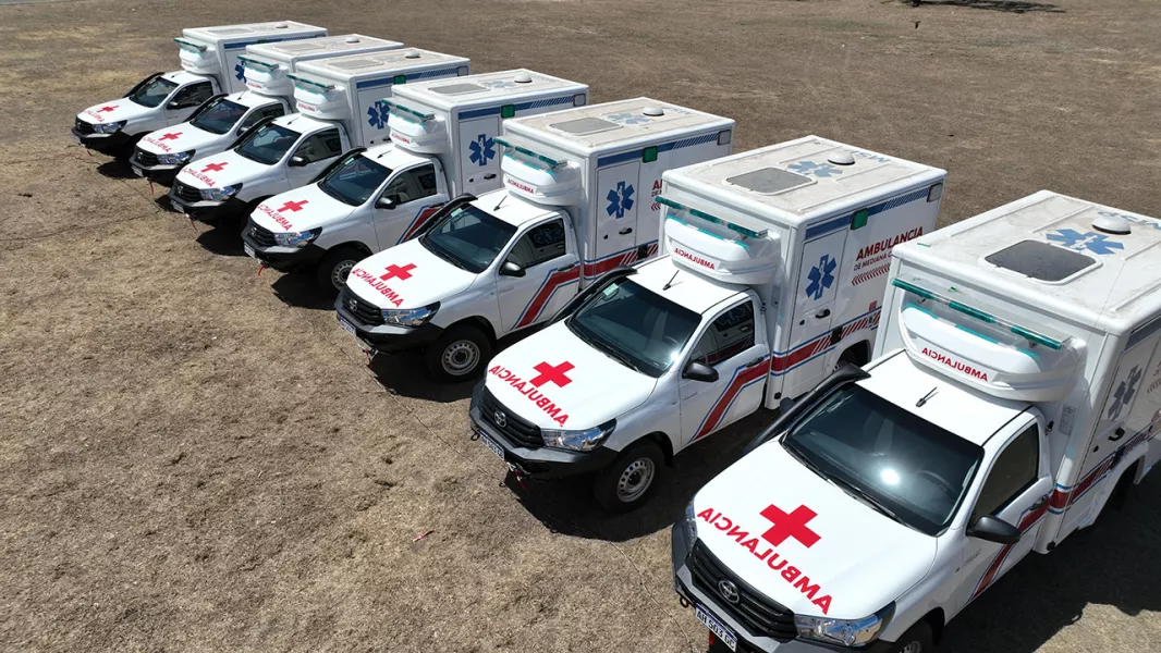 15027-el-gobernador-entrego-siete-nuevas-ambulancias-y-ya-son-130-durante-su-gestion