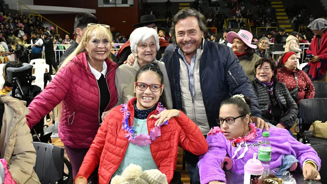 17995-el-gobernador-saenz-compartio-en-el-microestadio-delmi-la-celebracion-por-los-60-anios-de-hirpace