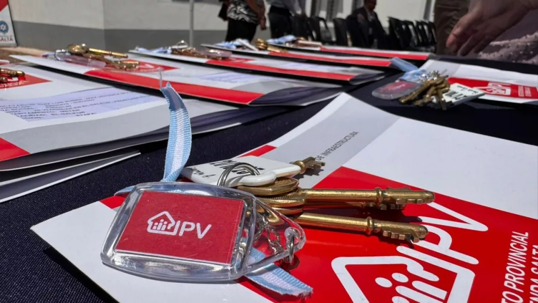 15681-veinte-familias-de-el-galpon-recibieron-las-llaves-de-su-casa-propia