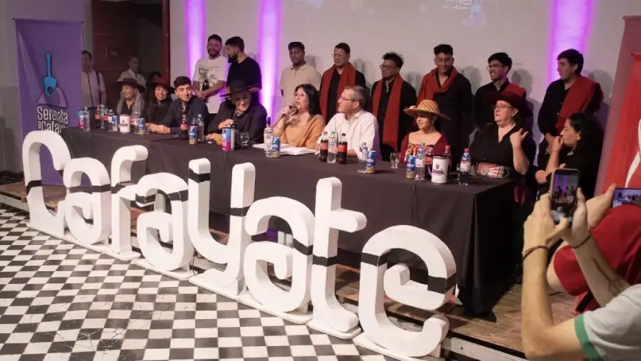 106056-la-musica-y-la-identidad-vallista-vuelven-a-encontrarse-en-la-serenata-a-cafayate