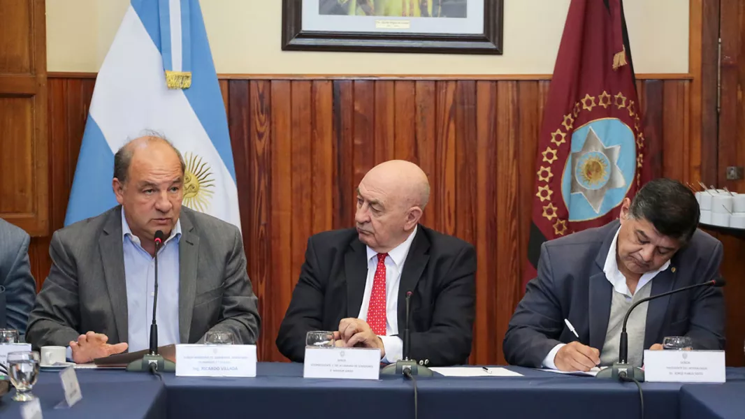 19237-reunion-entre-el-ministro-de-gobierno-y-senadores-provinciales