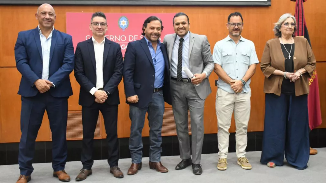 104440-saenz-celebro-la-primera-colacion-de-la-upateco-con-88-graduados